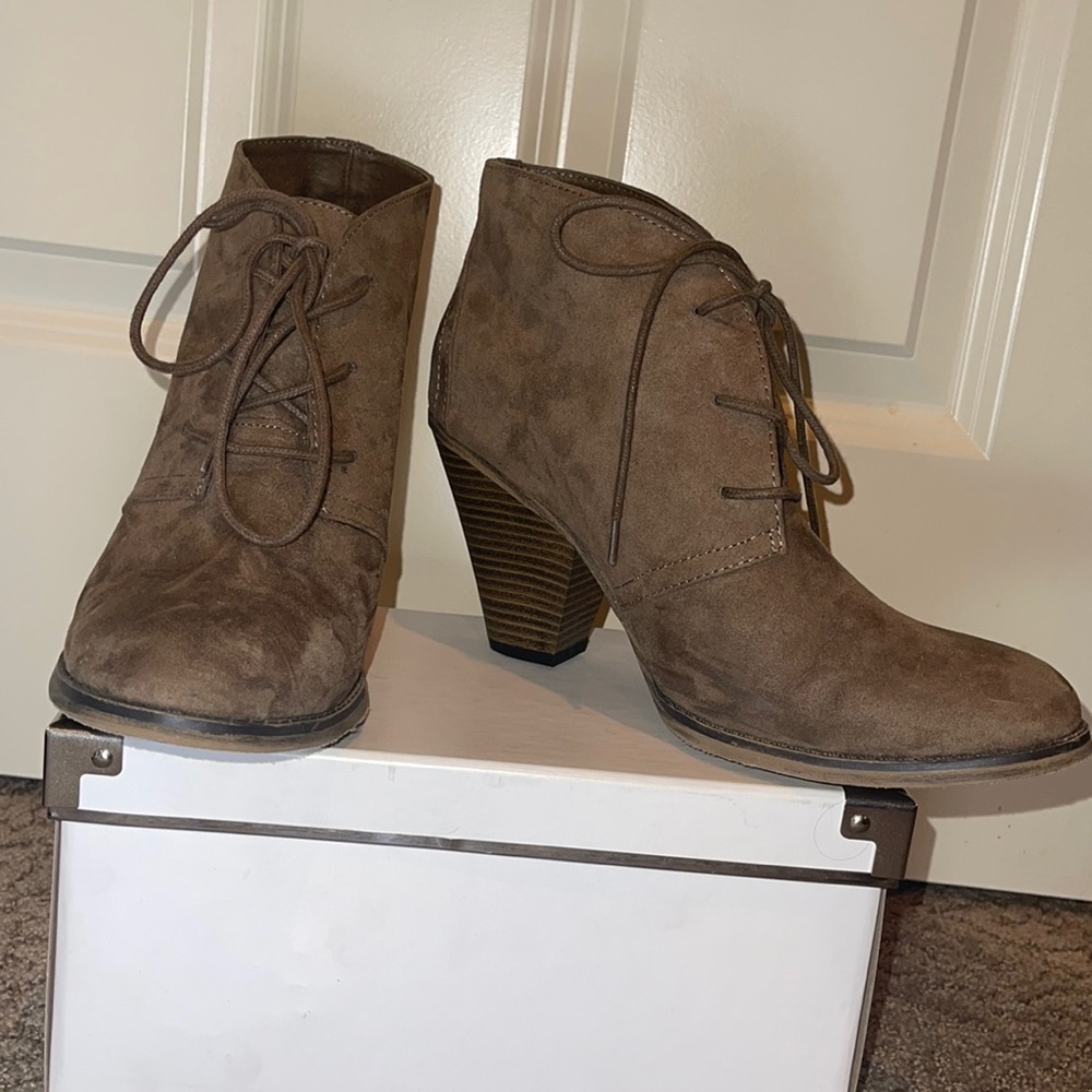 High heel lace boot.
